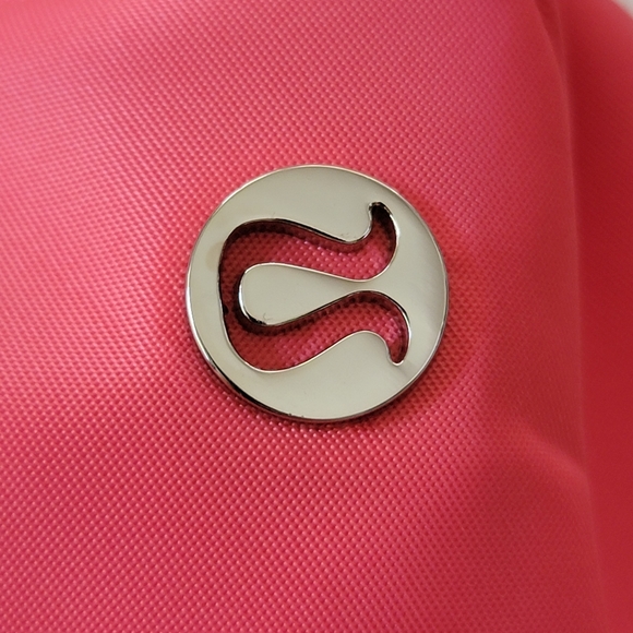 Lululemon Everywhere Belt Bag (EBB) - Pale Raspberry - Picture 2 of 12